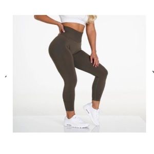 NWT NVGTN Olive Solid Seamless Legging M